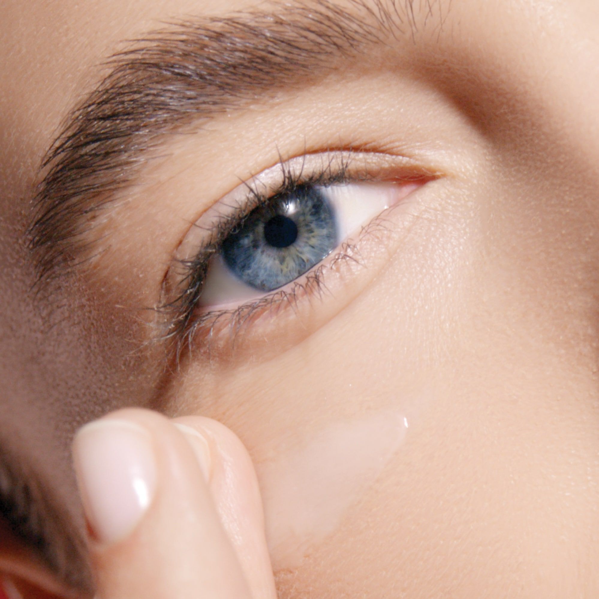 KEM DƯỠNG GIUP TAI TẠO VUNG DA MẮT ABSOLUE